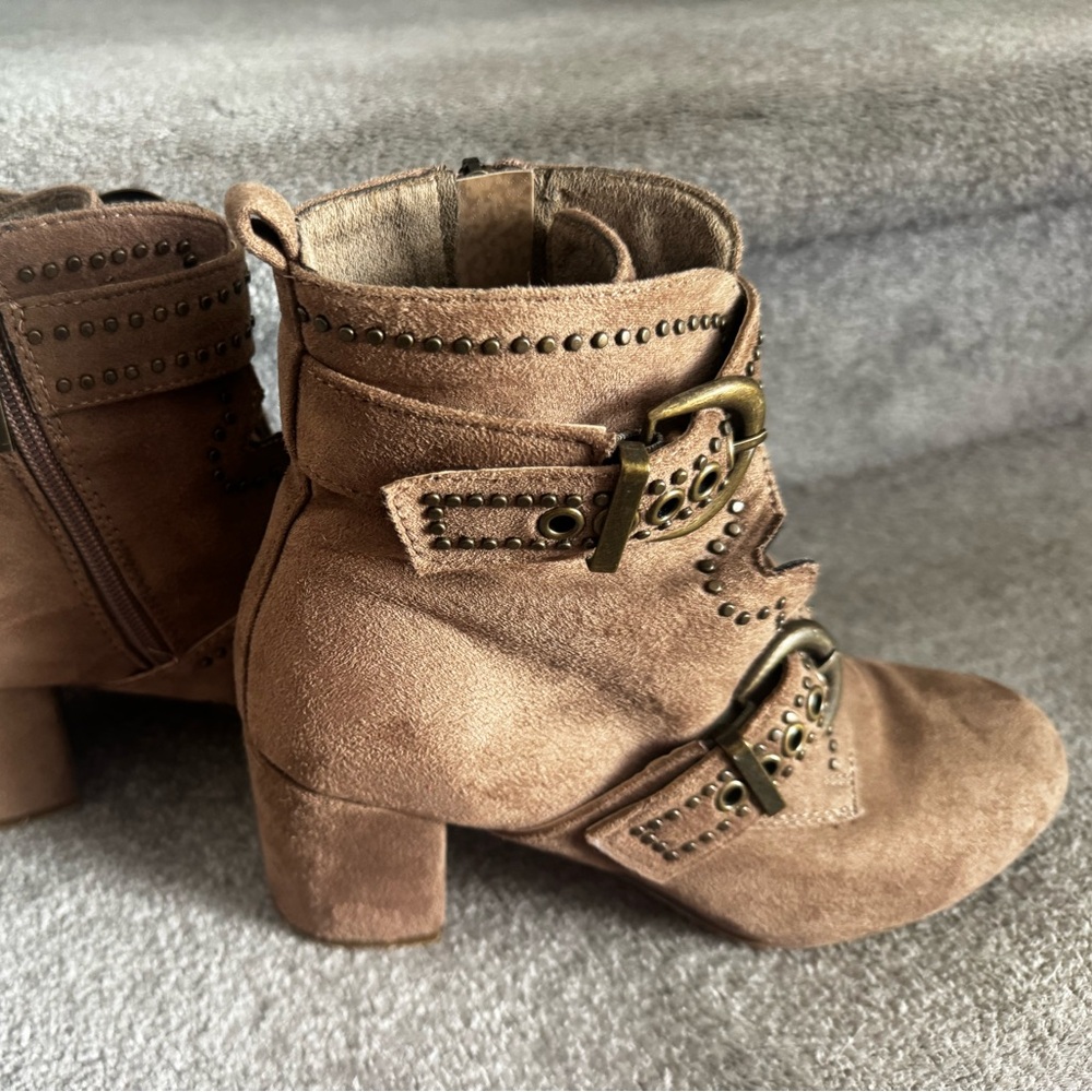 London Rag Brown Suede Buckle Ankle Boots 6.5 Studded 3” Block Heel